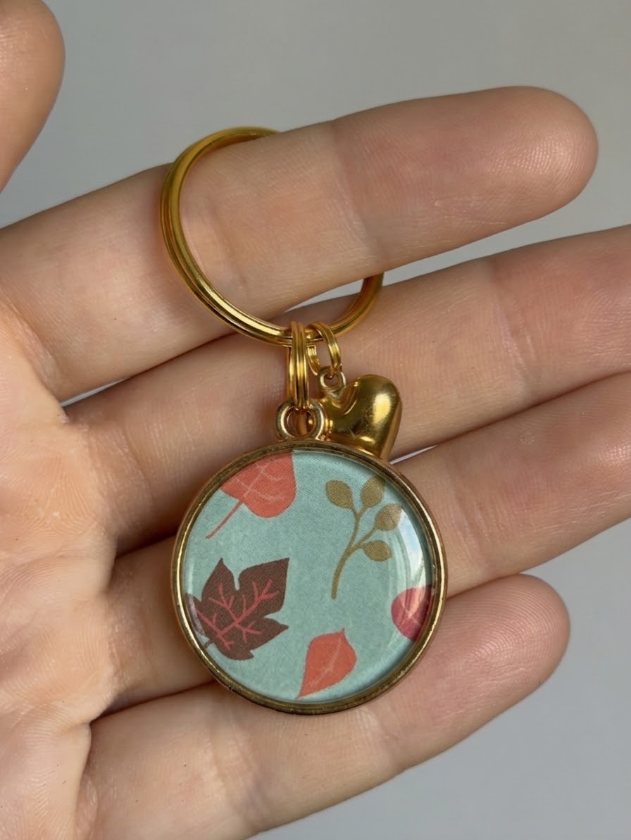 La médaille bleu et feuilles