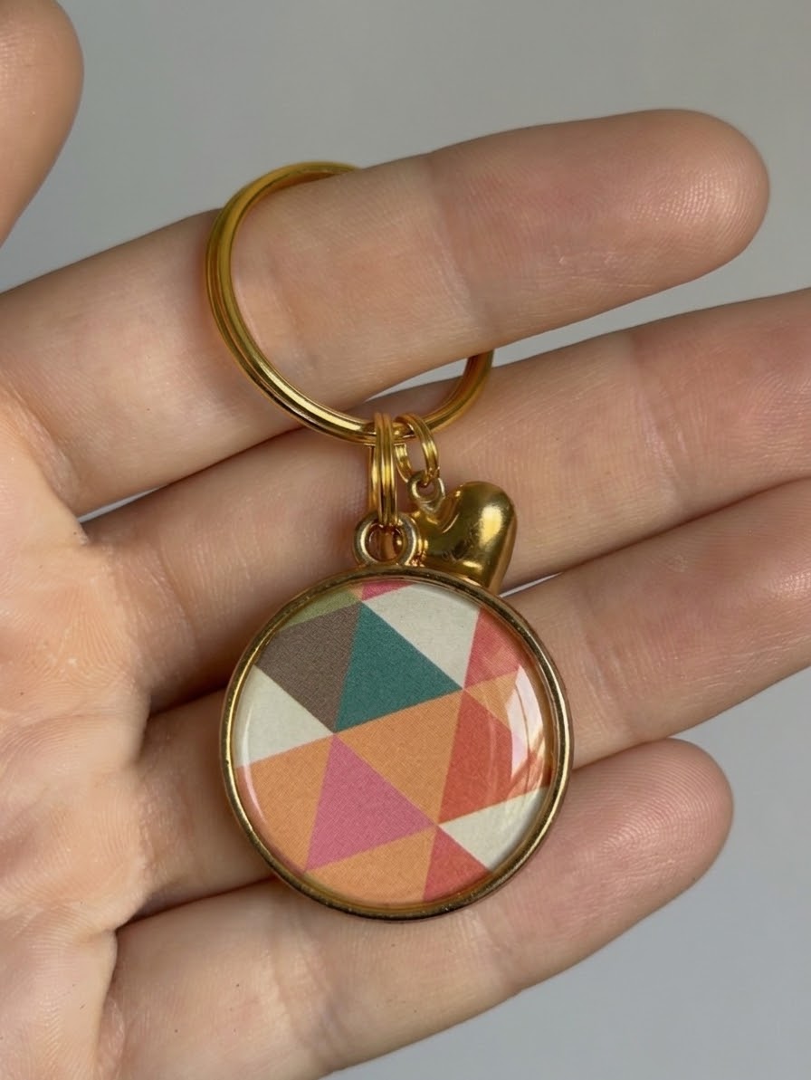 La médaille triangle coloré
